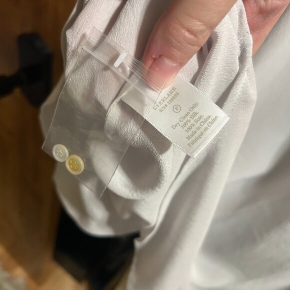 NWOT Everlane 100% Silk Buttondown Shirt - Picture 4 of 7